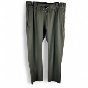 Lululemon On The Fly Crop Pants Size 6 23" Dark Olive W6AV6S EUC Travel Hiking
